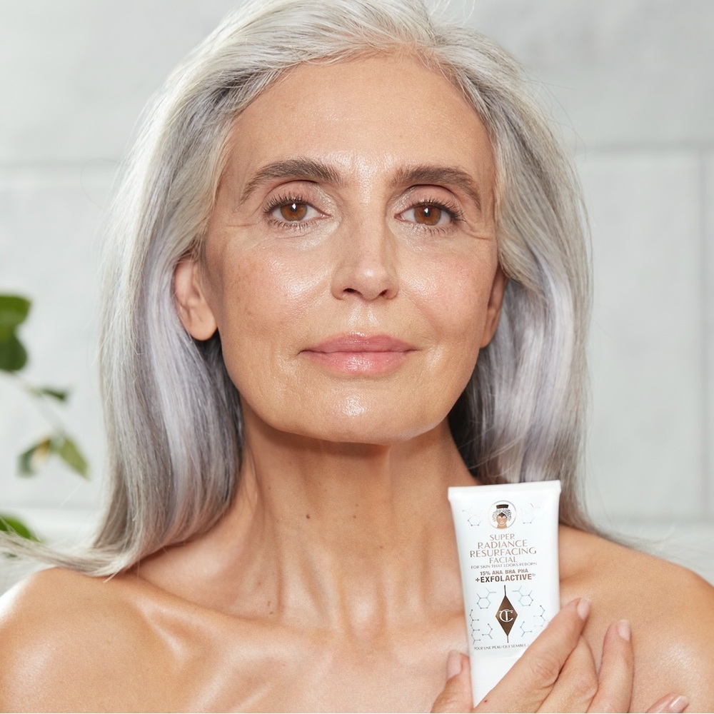 Charlotte Tilbury Super Radiance Resurfacing Facial - Picture 2 of 12